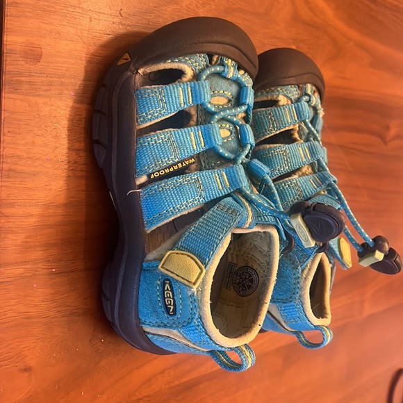 Keen Sandals Toddler Size 8 - Picture 2 of 3